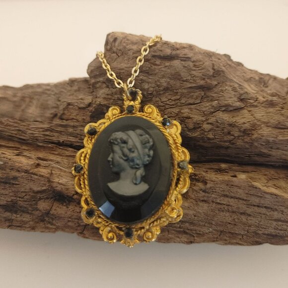Victorian Style Cameo Pendant Necklace Gold Tone  Black Onyx  Chain - Picture 3 of 10